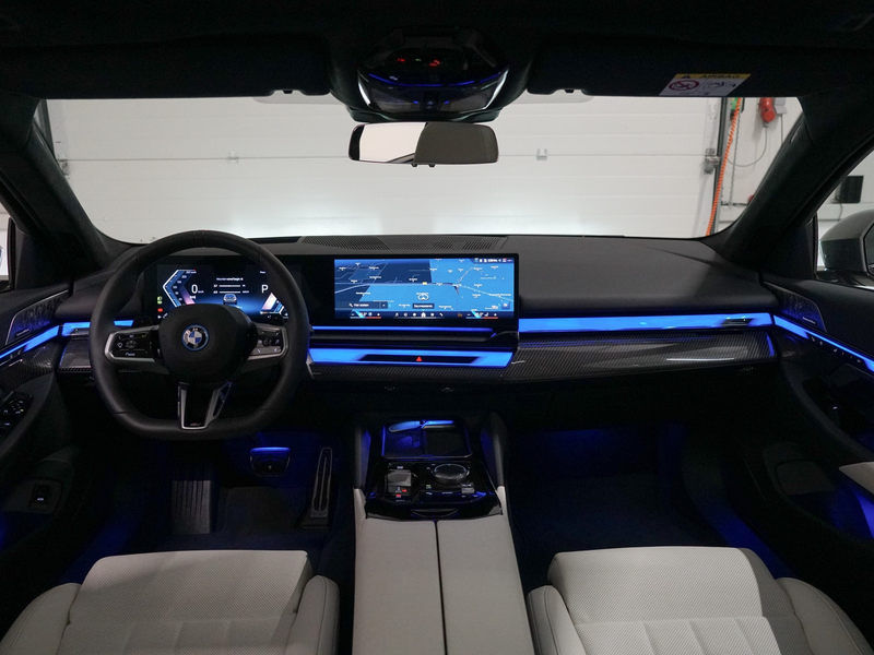 BMW 550 5-serie Touring 550e xDrive M-Sport — photo 9