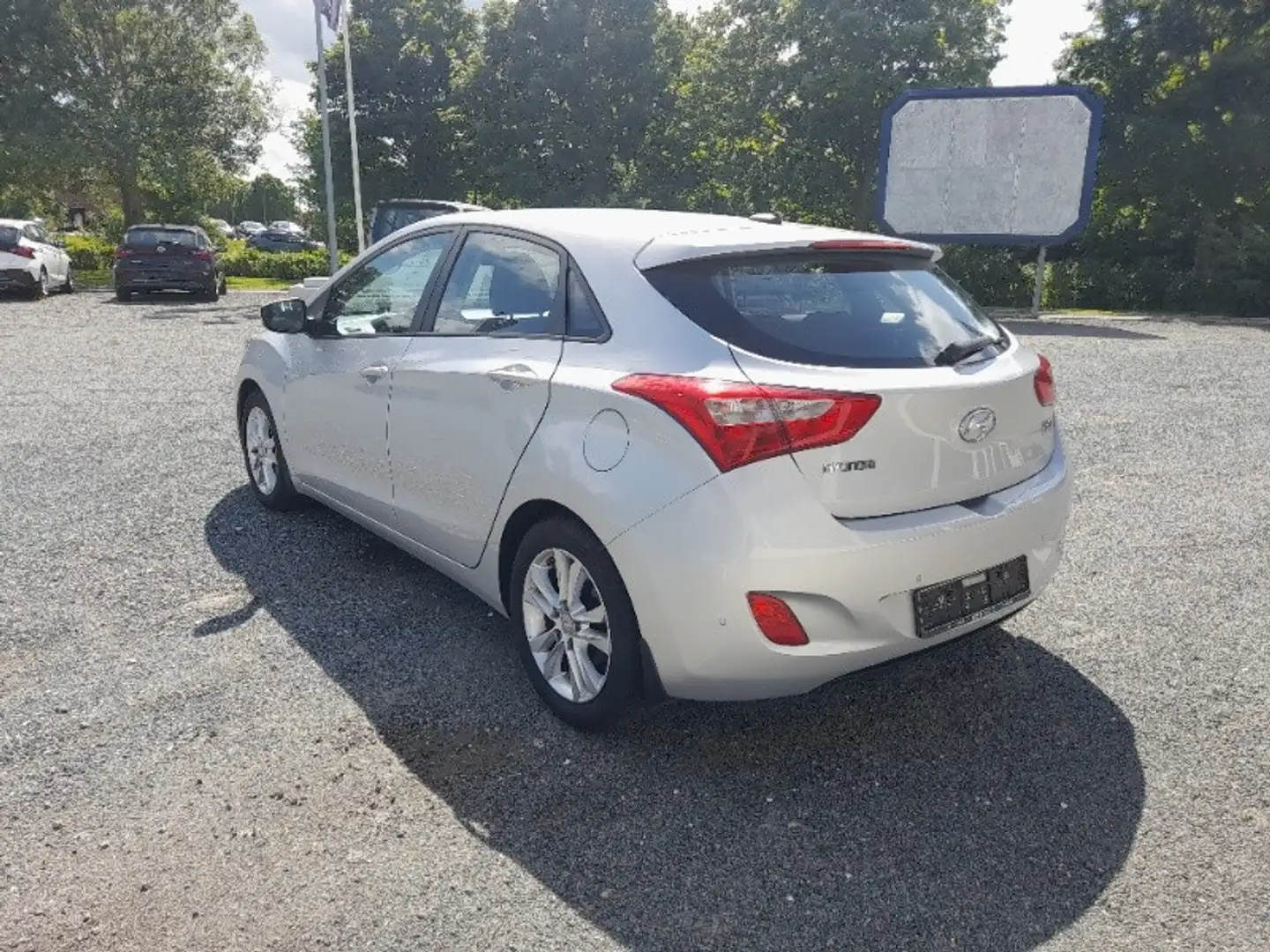 Hyundai i30 1.4 Classic FIFA World Cup Silver Edition Silber - 2