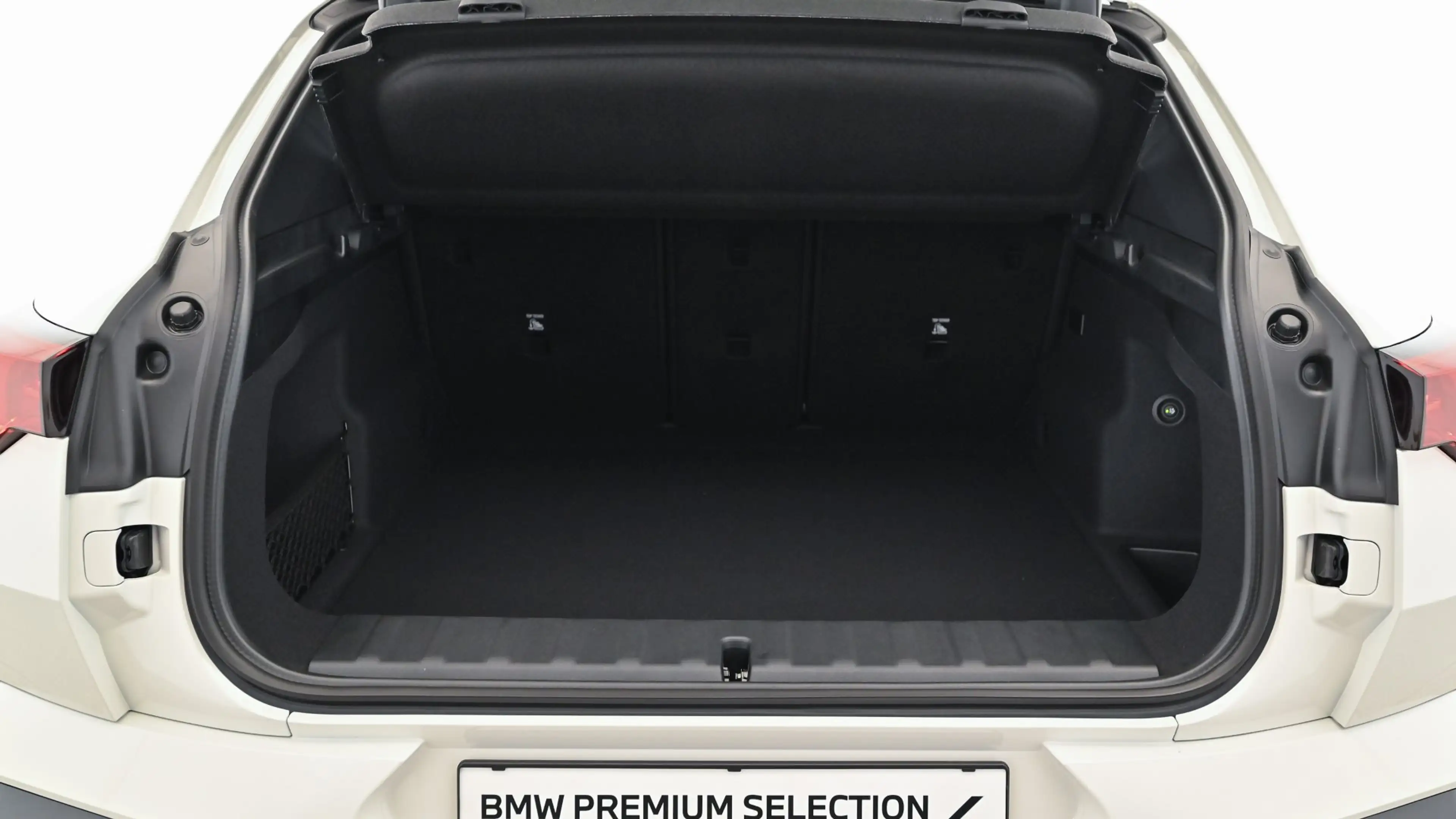 BMW iX2 eDrive20 — photo 12
