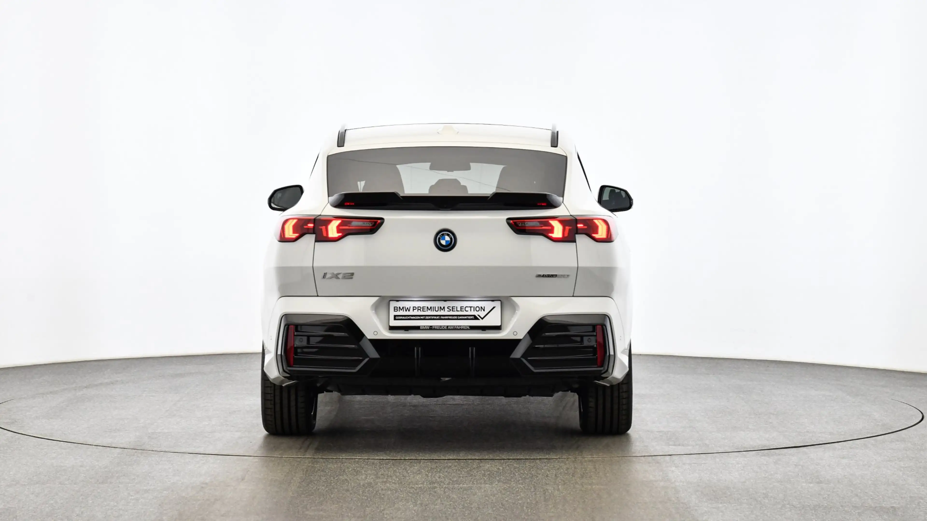 BMW iX2 eDrive20 — photo 2