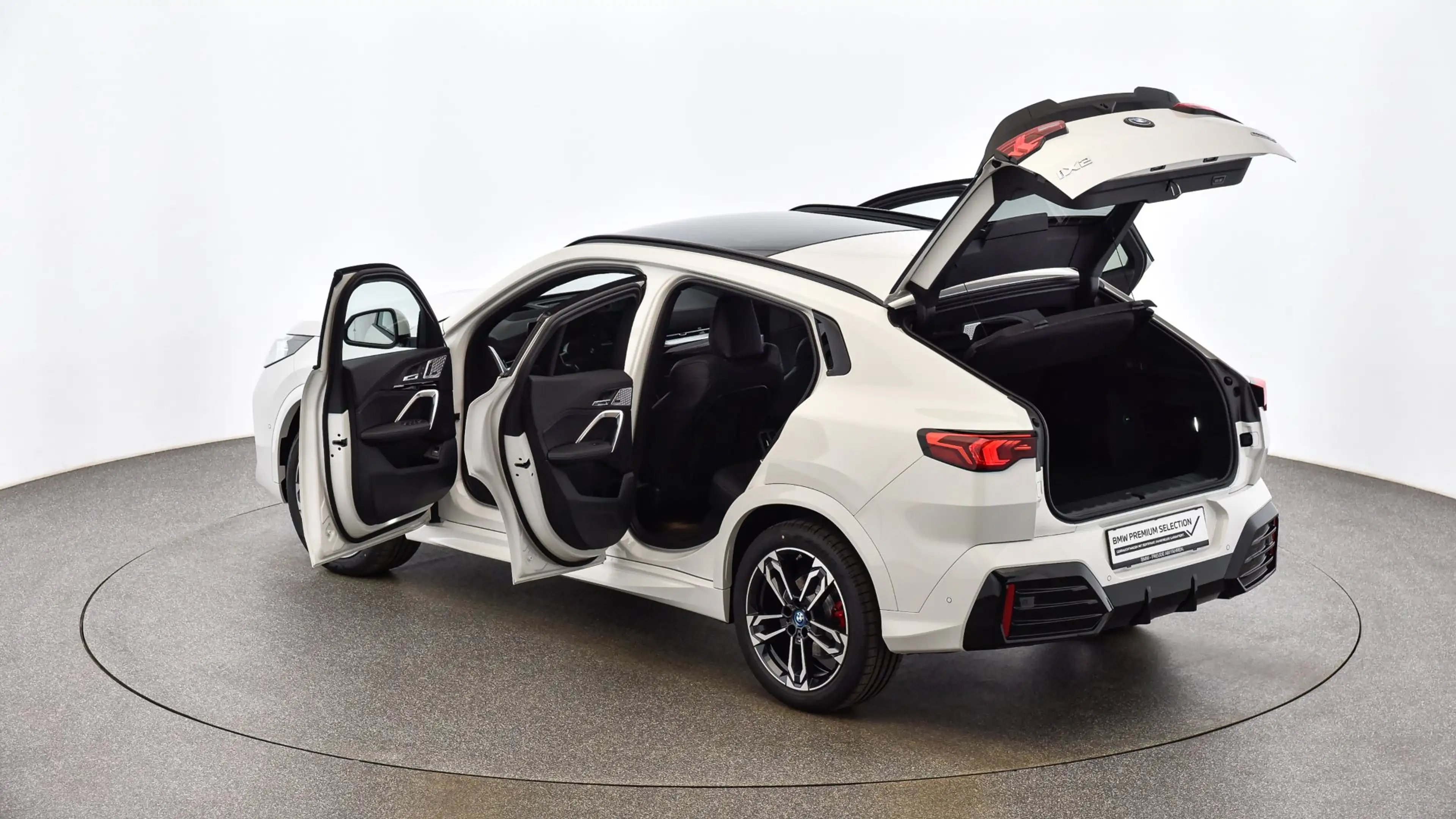 BMW iX2 eDrive20 — photo 10