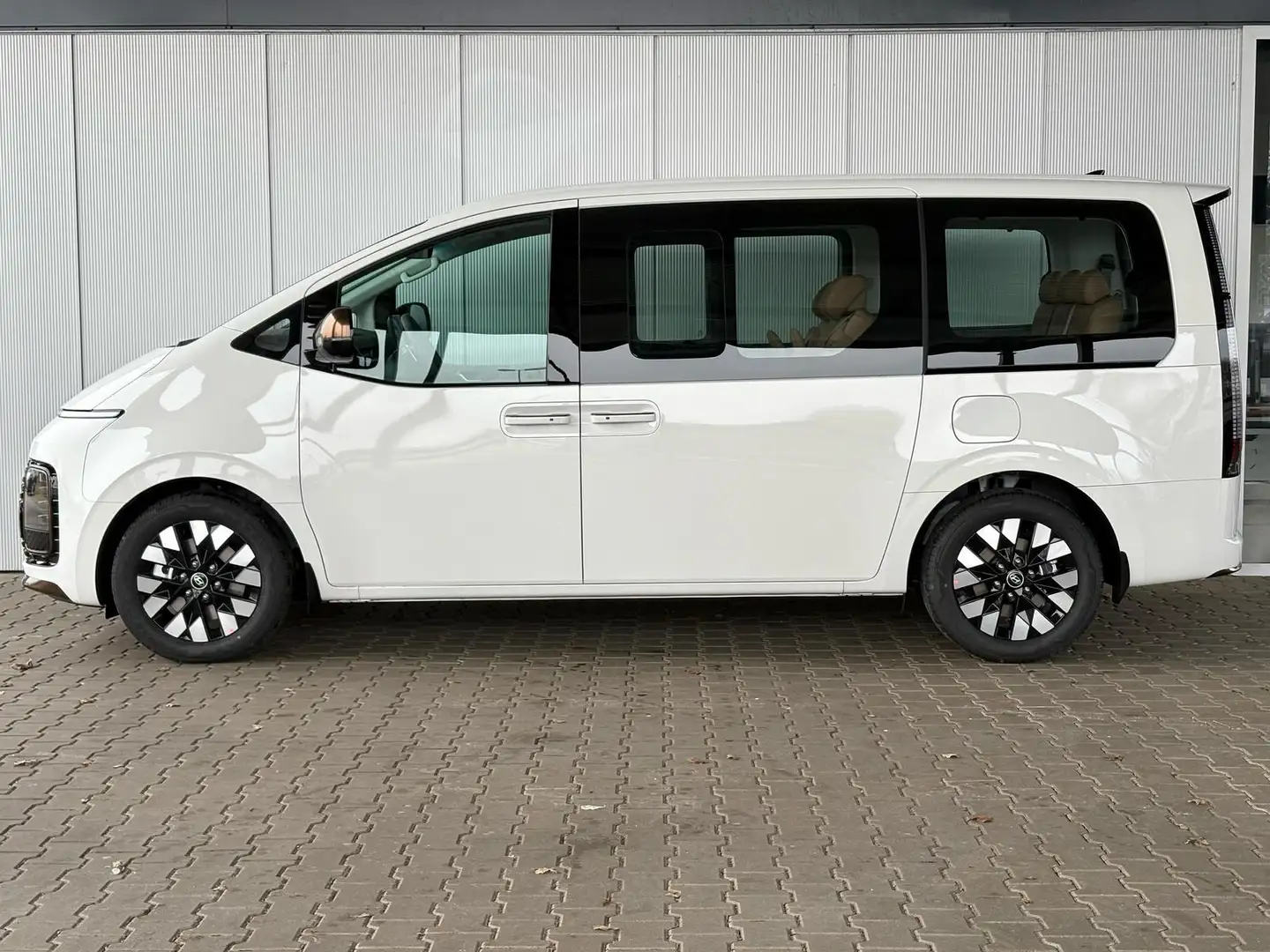 Hyundai STARIA Luxury 1.6 T-GDi HEV 2WD 7-Sitze 165 kW (224 PS... Weiß - 2