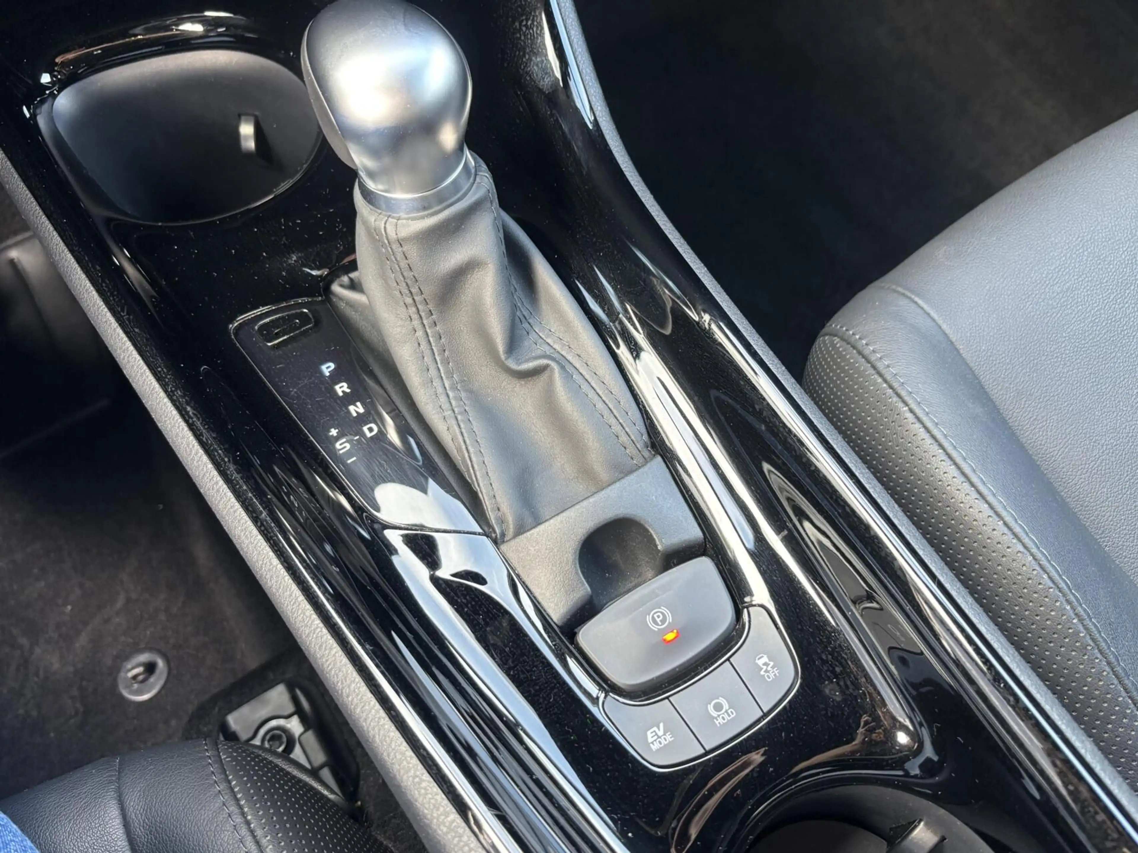 Toyota C-HR 2.0 Hybrid Launch Edition | Leder | Elektr. stoel — photo 23