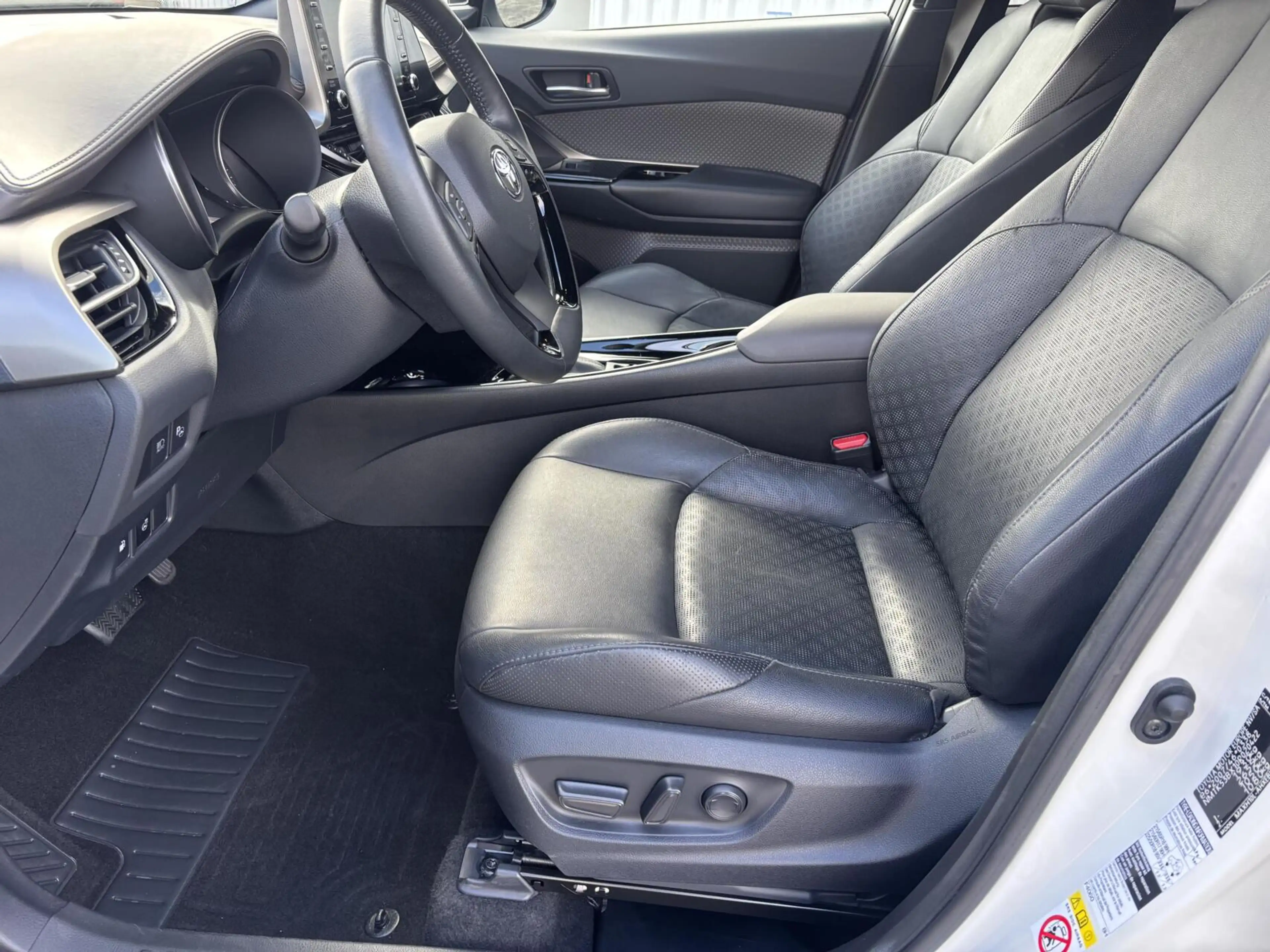 Toyota C-HR 2.0 Hybrid Launch Edition | Leder | Elektr. stoel — photo 7
