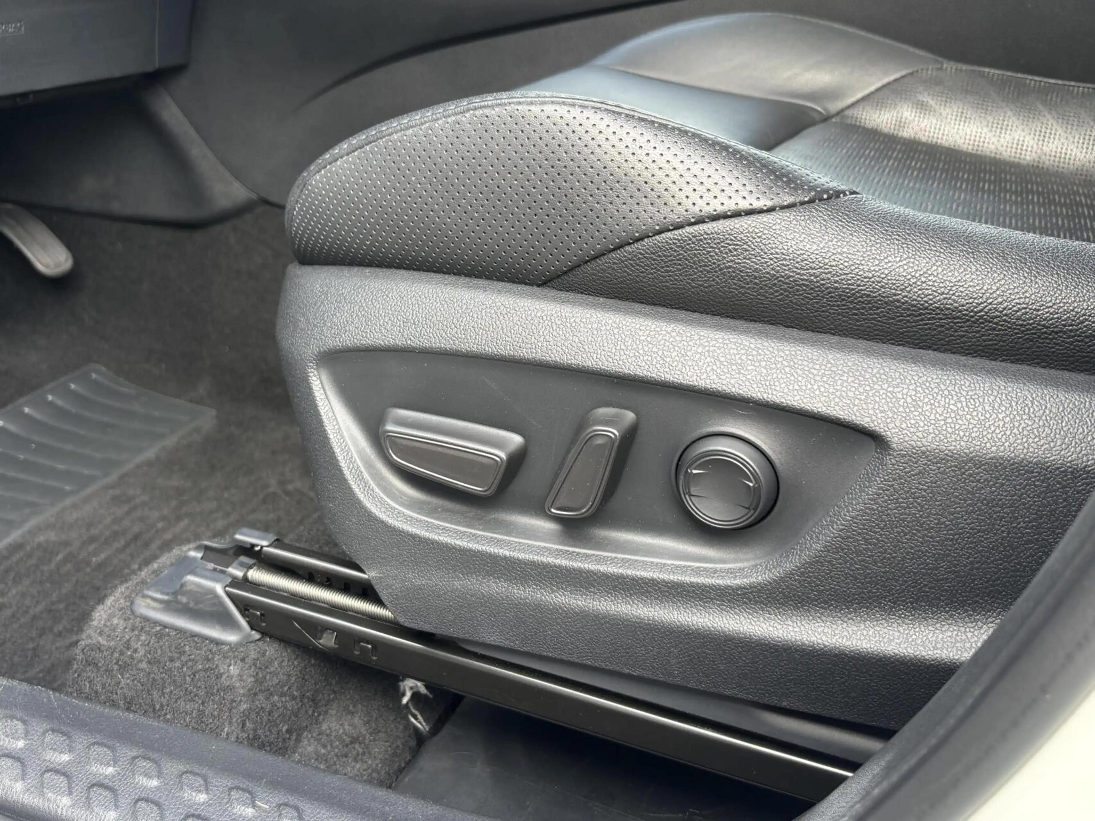 Toyota C-HR 2.0 Hybrid Launch Edition | Leder | Elektr. stoel — photo 14