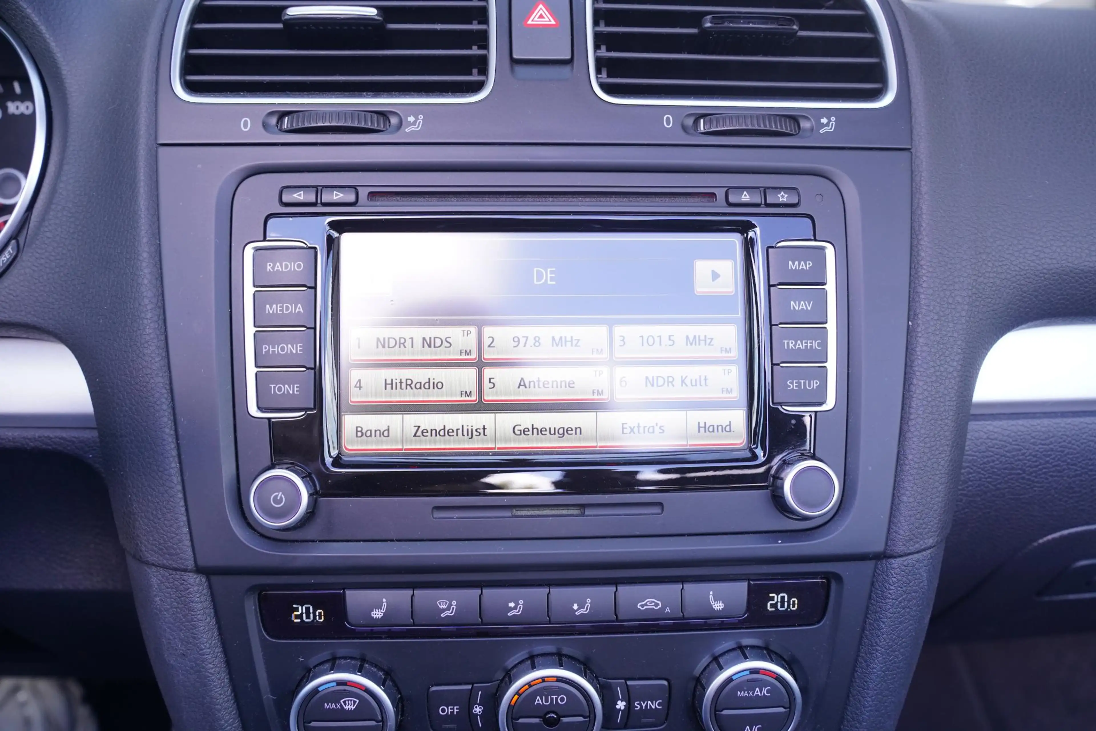 Volkswagen Golf Cabriolet 1.4 TSI navigatie climate-controle electr.pakket e — photo 36