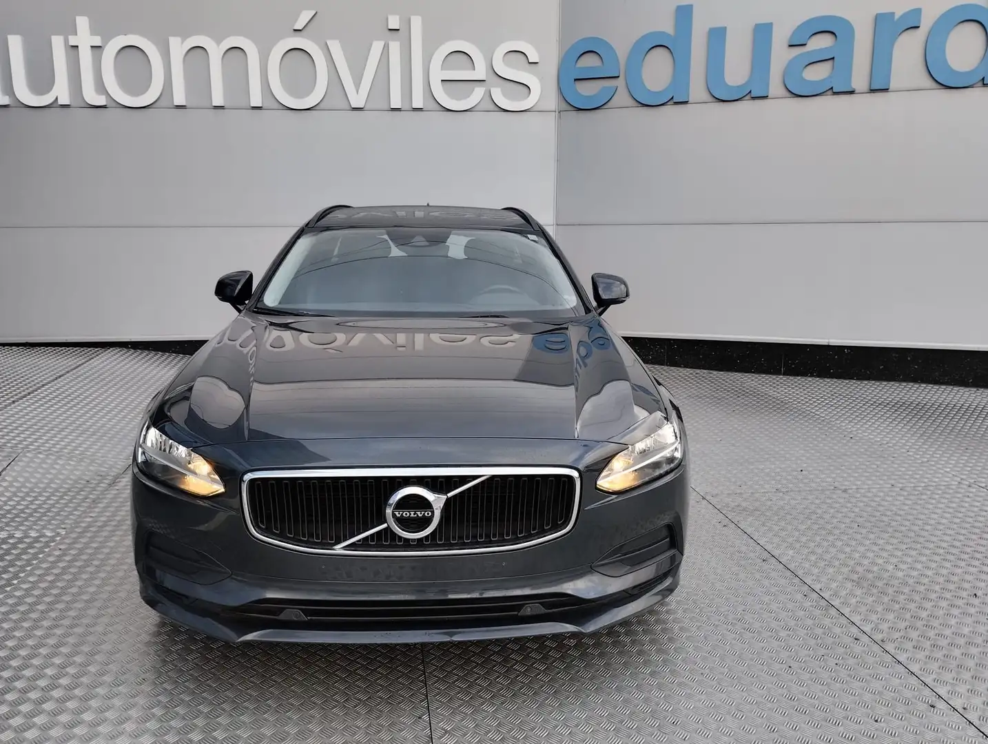 Volvo V90 D3 Momentum Aut. 150 Gris - 2