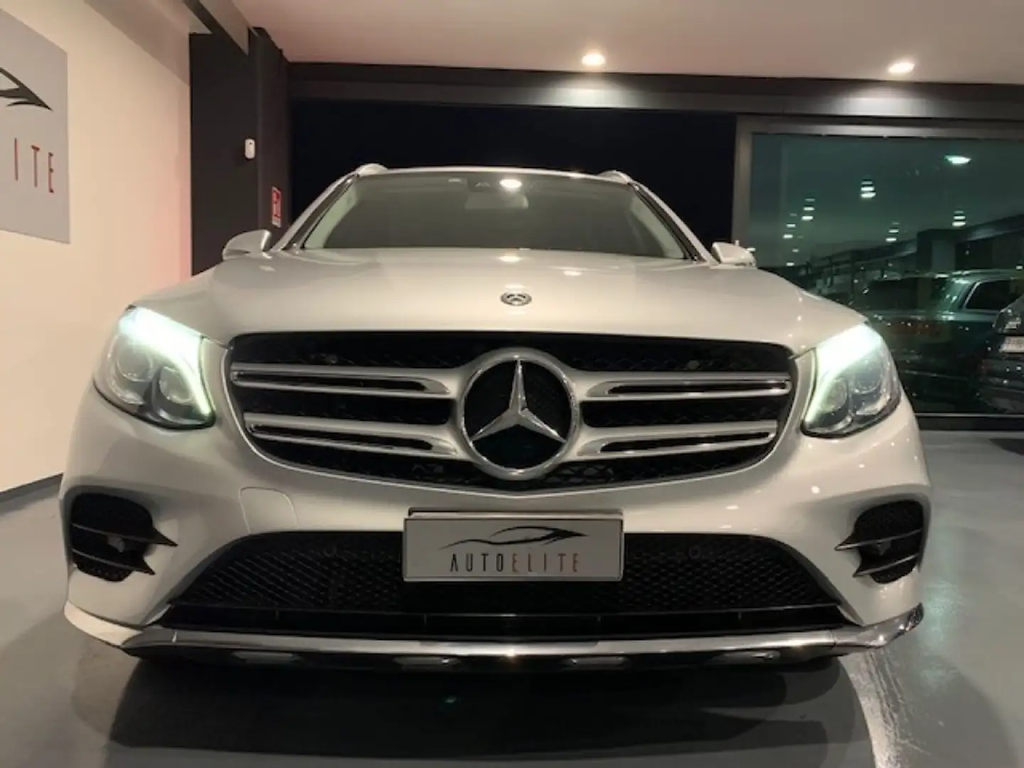 Mercedes-Benz GLC 350 d 4Matic Premium AMG PROMO Plateado - 2