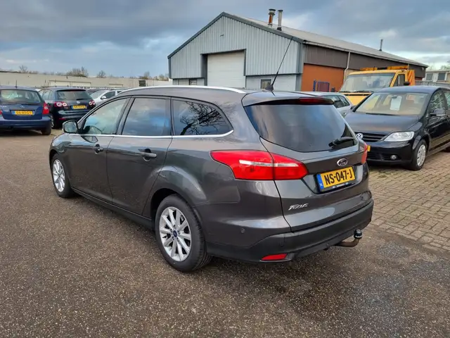 Ford Focus view 4