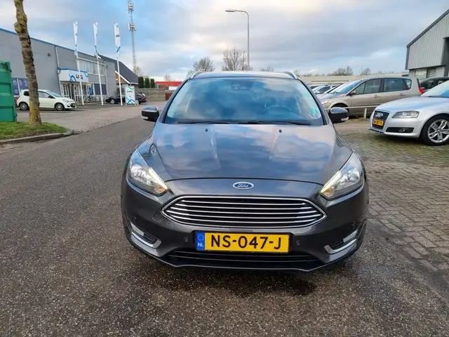 Ford Focus view 27