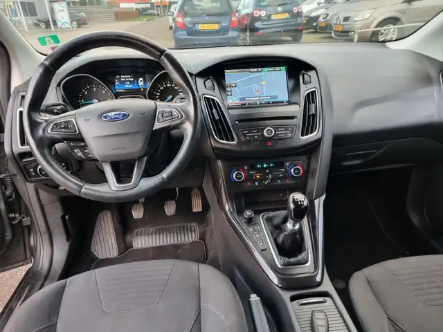 Ford Focus view 6