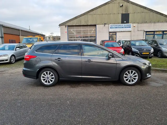 Ford Focus view 10