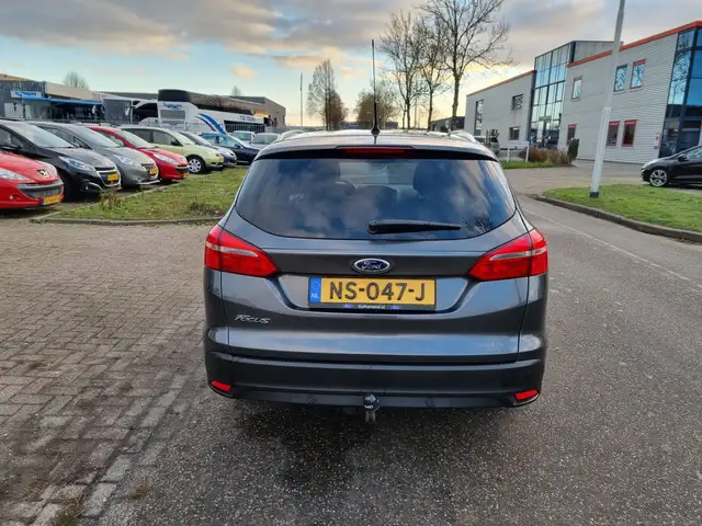 Ford Focus view 26
