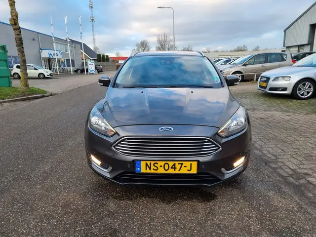 Ford Focus view 28