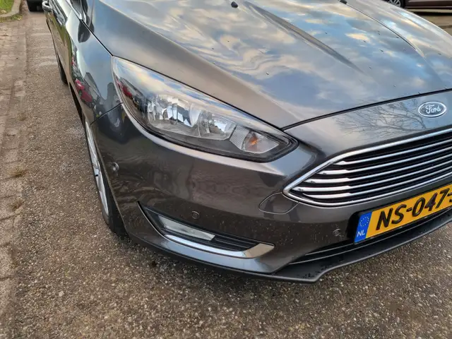 Ford Focus view 16