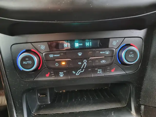 Ford Focus view 11