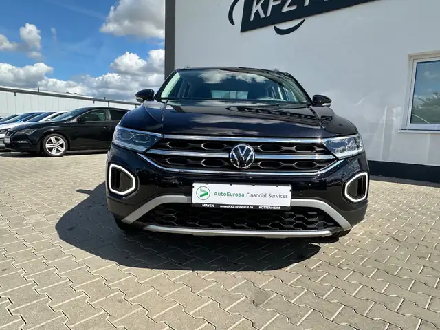 Volkswagen T-Roc view 3