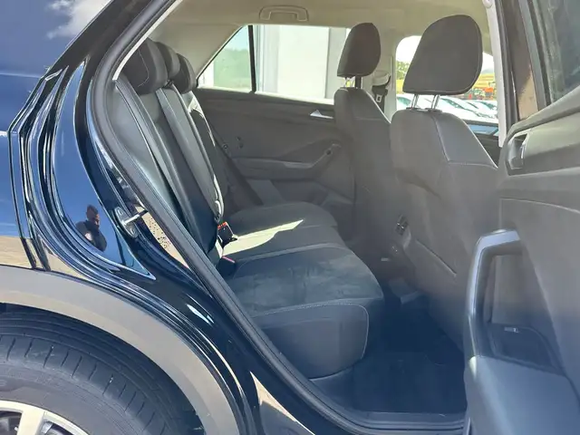 Volkswagen T-Roc view 14