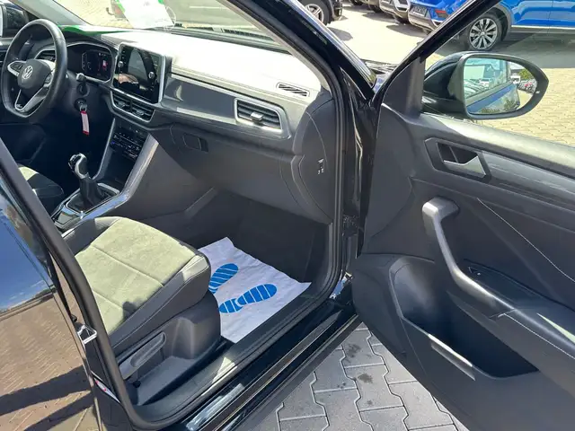 Volkswagen T-Roc view 15