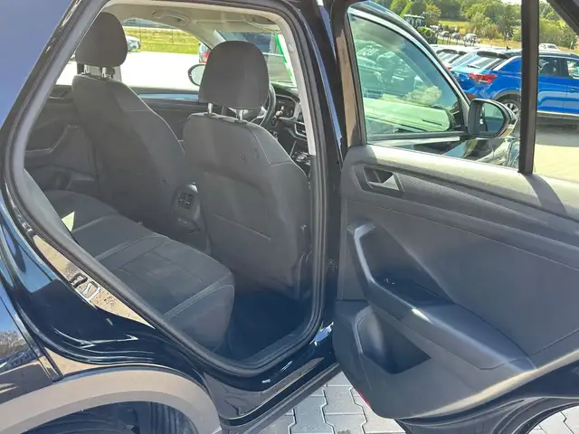 Volkswagen T-Roc view 13