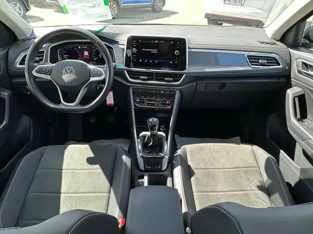 Volkswagen T-Roc view 10