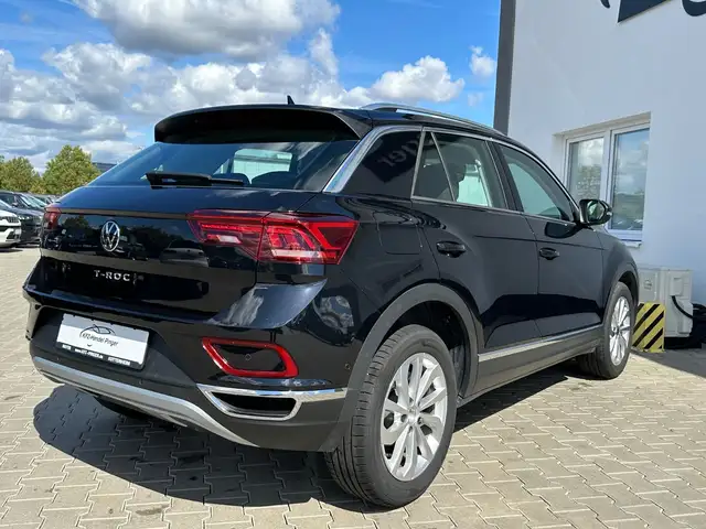 Volkswagen T-Roc view 6