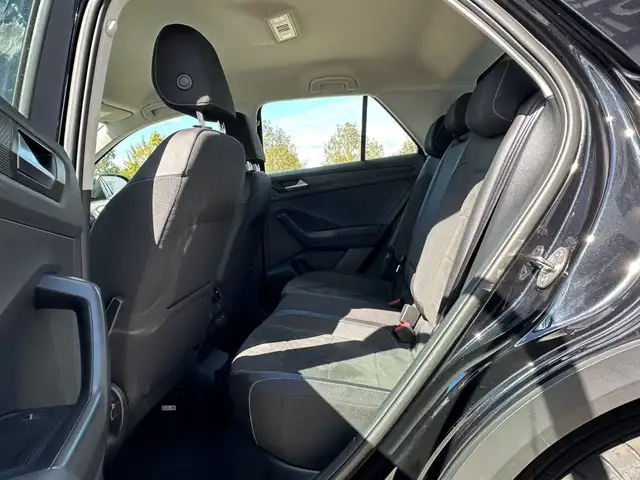 Volkswagen T-Roc view 12