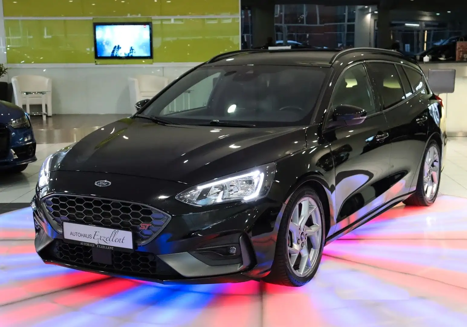 Ford Focus Turnier ST*LEDER*LED*PANO*NAVI*LHZ*SHZ*PDC Schwarz - 1
