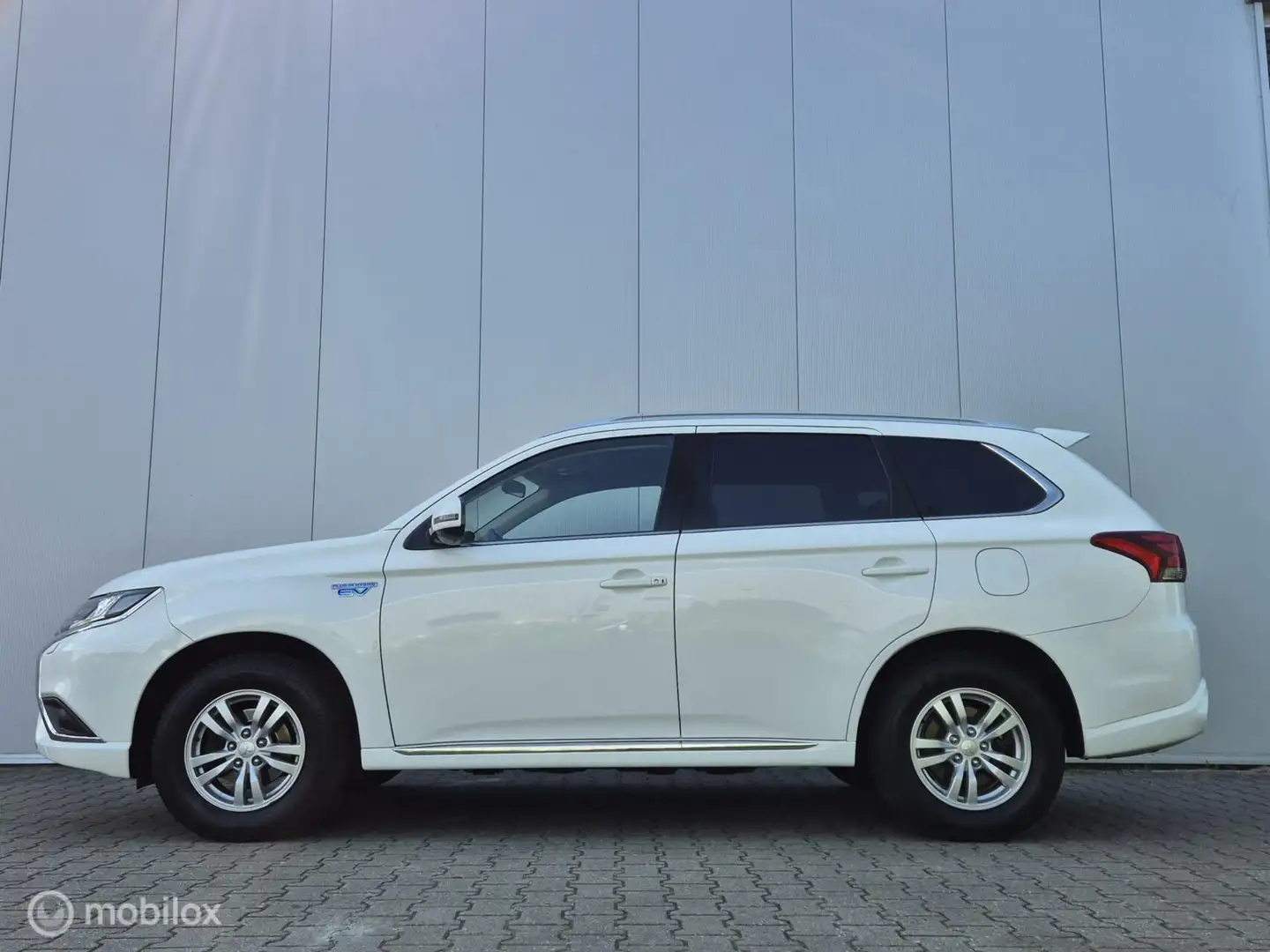 Mitsubishi Outlander 2.4 PHEV PURE/CAMERA/FULL LED/KEYLESS/240PK Blanc - 2