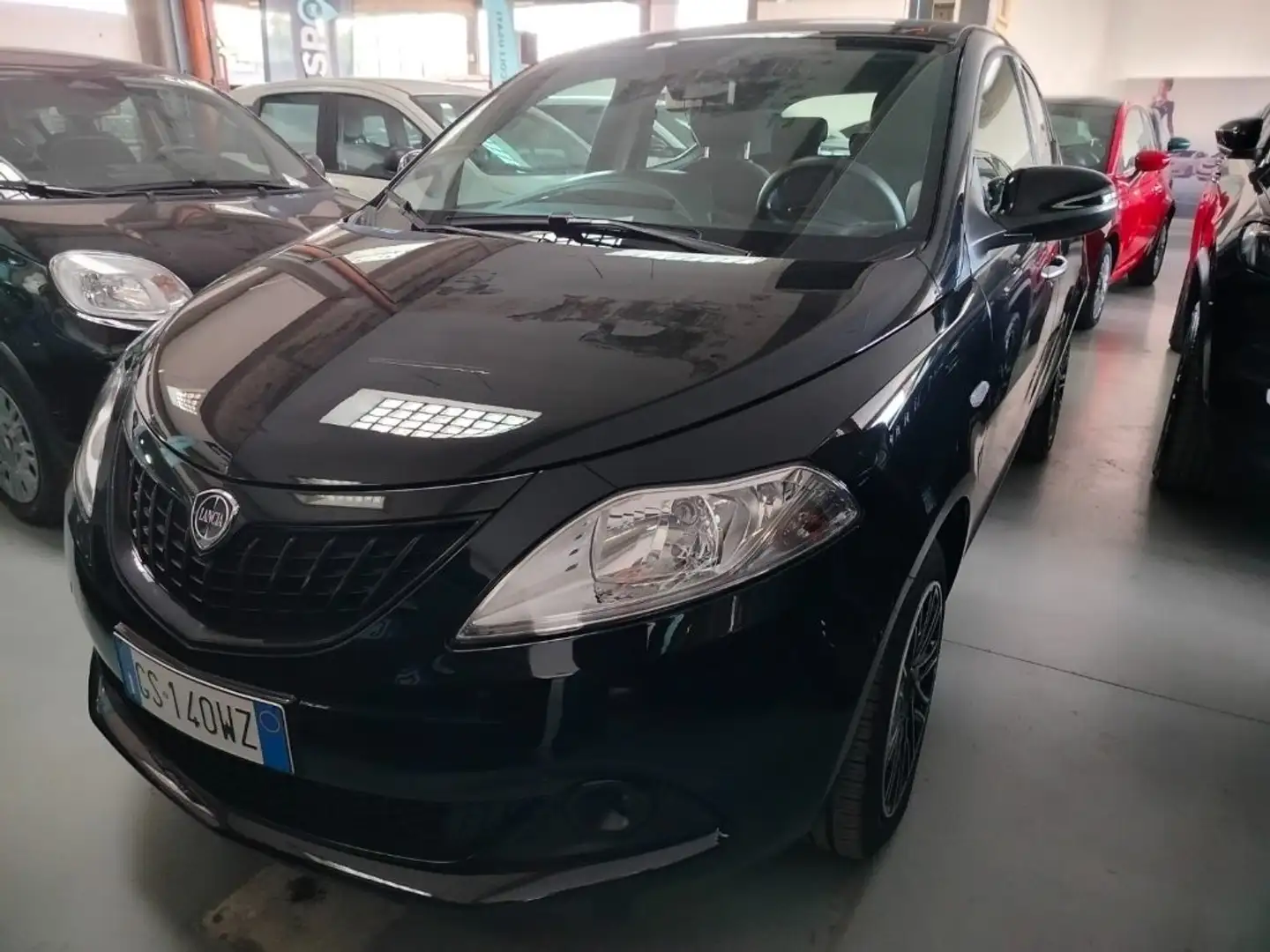 Lancia Ypsilon 1.0 FireFly 5 porte S&S Hybrid Silver Plus Nero - 1