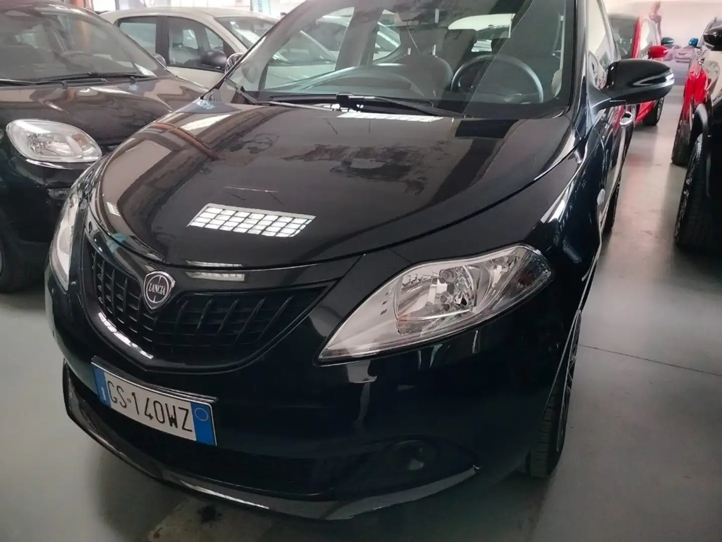 Lancia Ypsilon 1.0 FireFly 5 porte S&S Hybrid Silver Plus Nero - 2