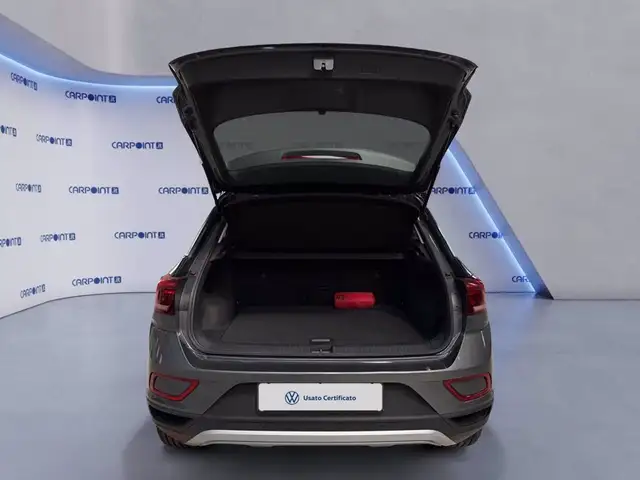 Volkswagen T-Roc view 18