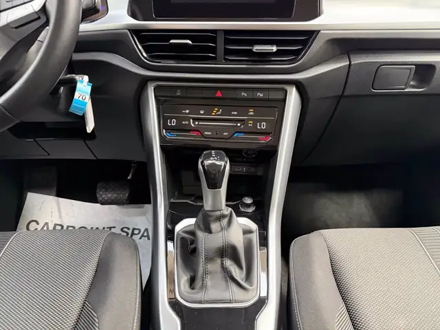Volkswagen T-Roc view 12