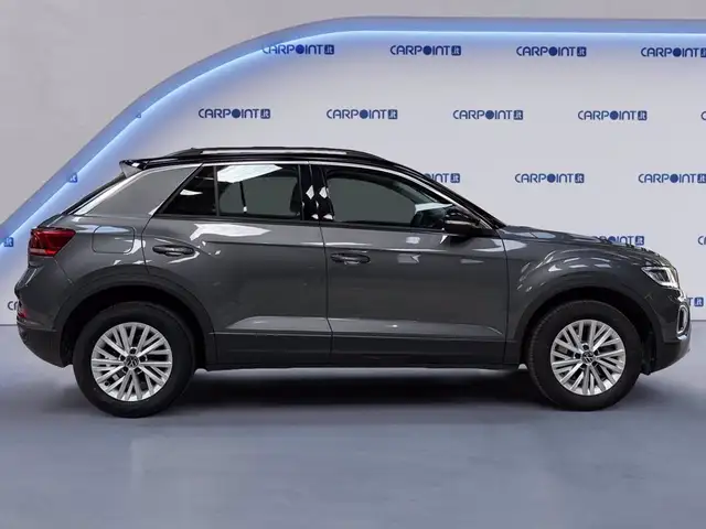 Volkswagen T-Roc view 7