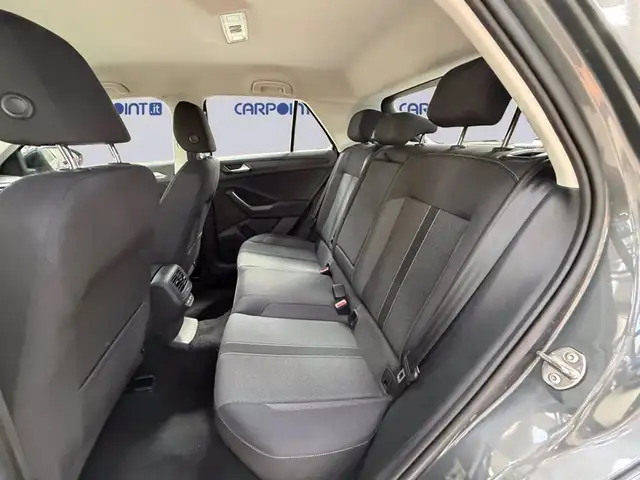 Volkswagen T-Roc view 14