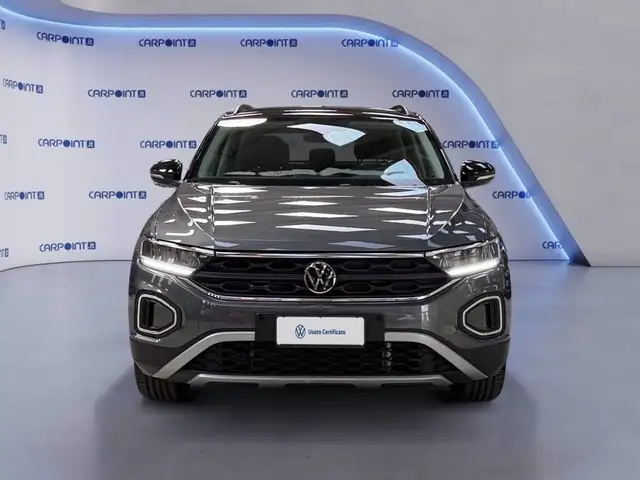 Volkswagen T-Roc view 9