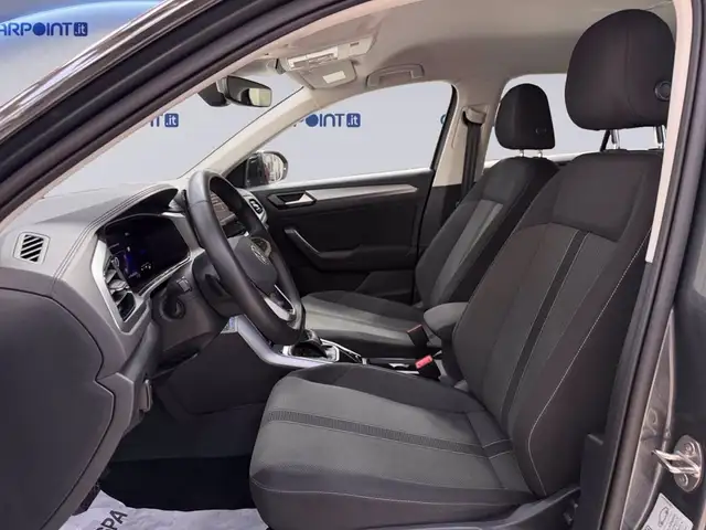 Volkswagen T-Roc view 10