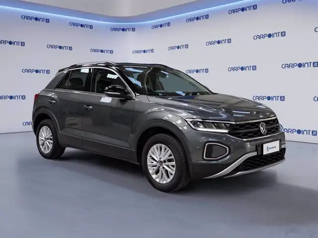 Volkswagen T-Roc view 8