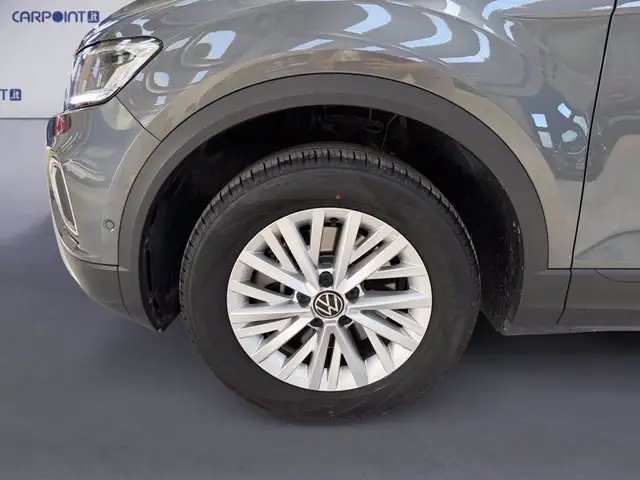 Volkswagen T-Roc view 15