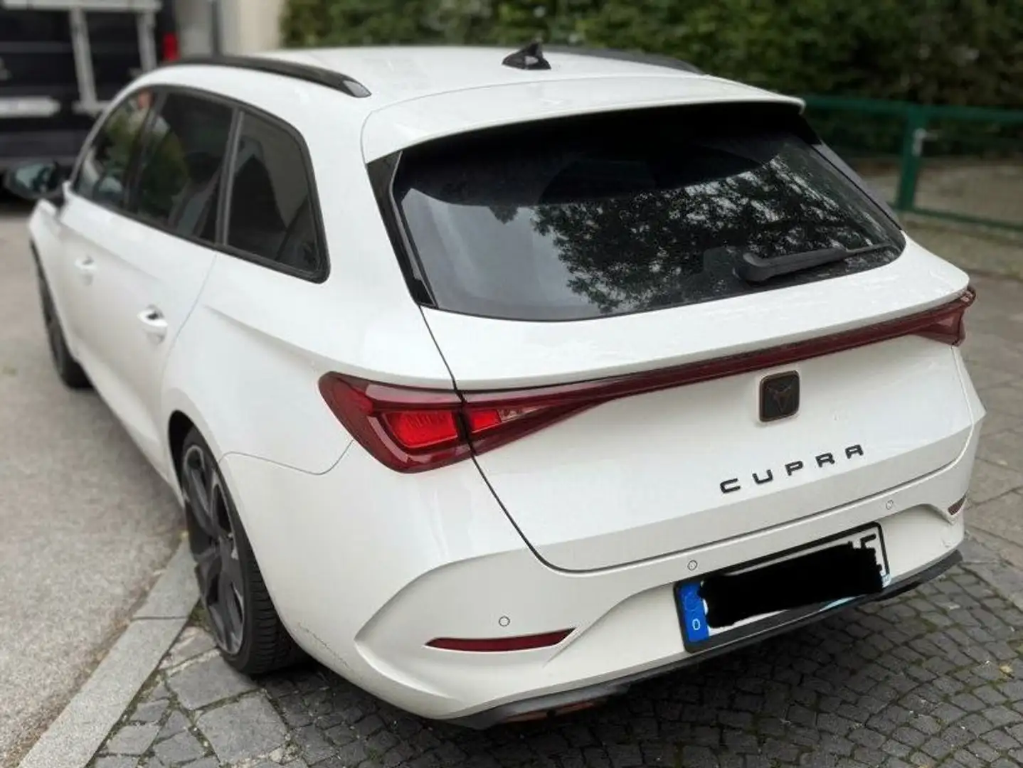 CUPRA Leon Leon Sportstourer 1.4 e-Hybrid (180 kW System) Weiß - 2