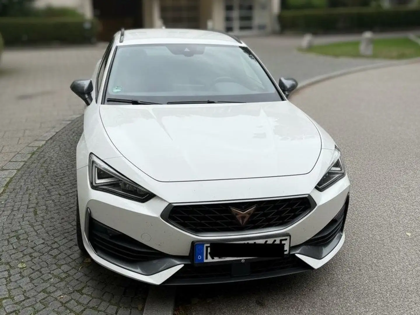 CUPRA Leon Leon Sportstourer 1.4 e-Hybrid (180 kW System) Weiß - 1