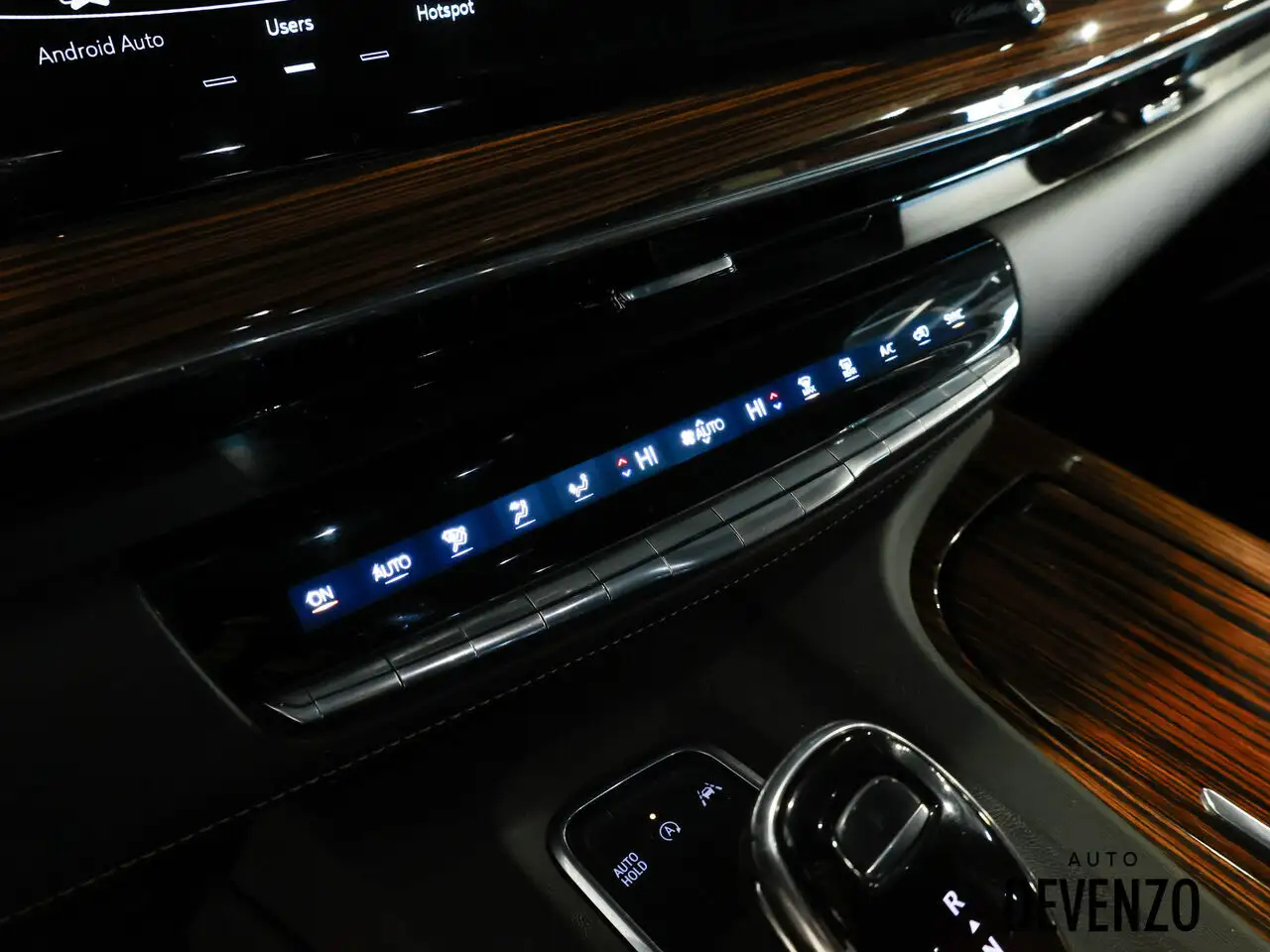 Cadillac Escalade снимка Cadillac Escalade