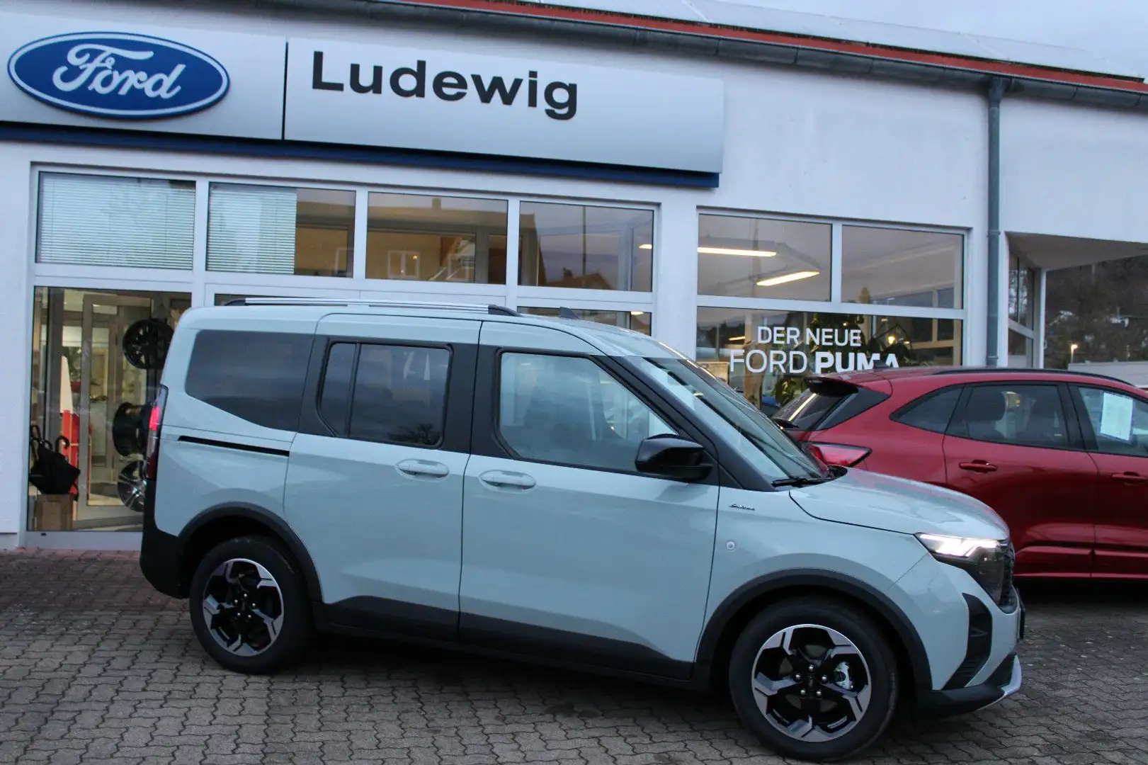 Ford Tourneo Courier Active Winterpaket TW RFK Aut. Grau - 2