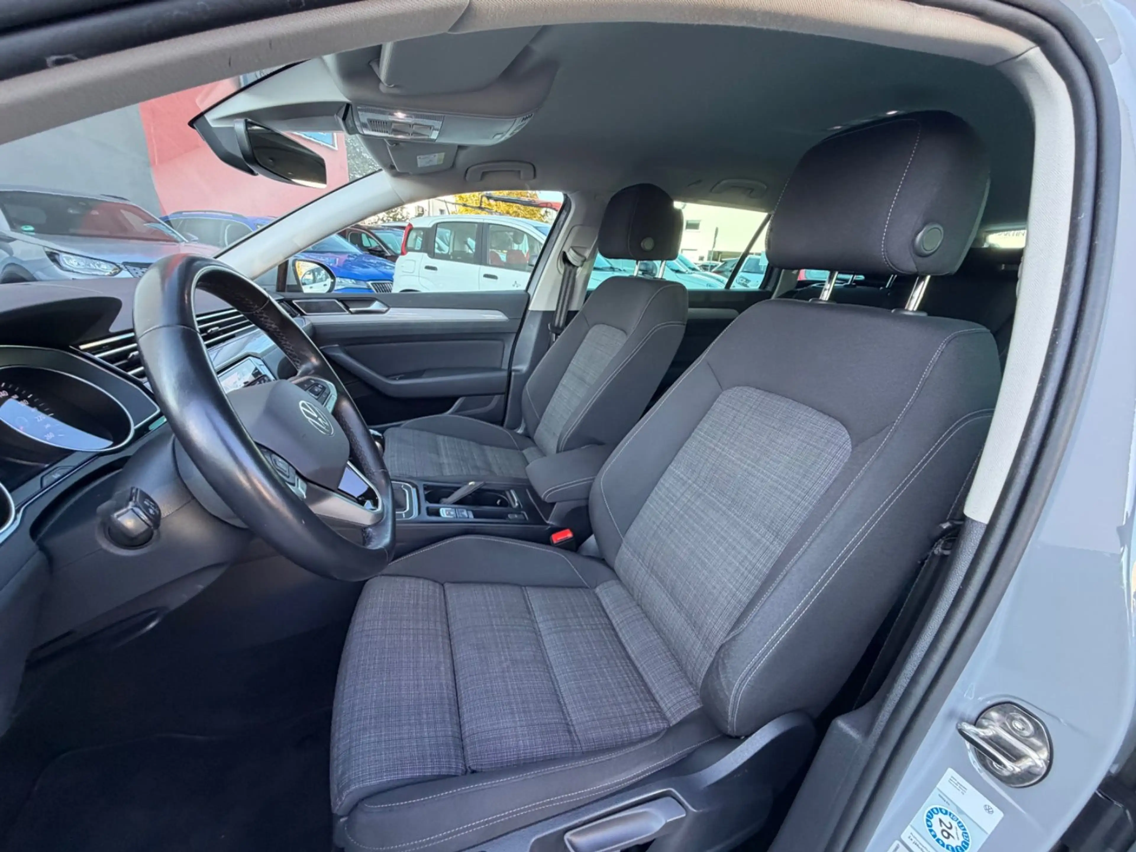 Volkswagen Passat Variant 2.0 TDI Business/1.Hand/AHK — photo 10