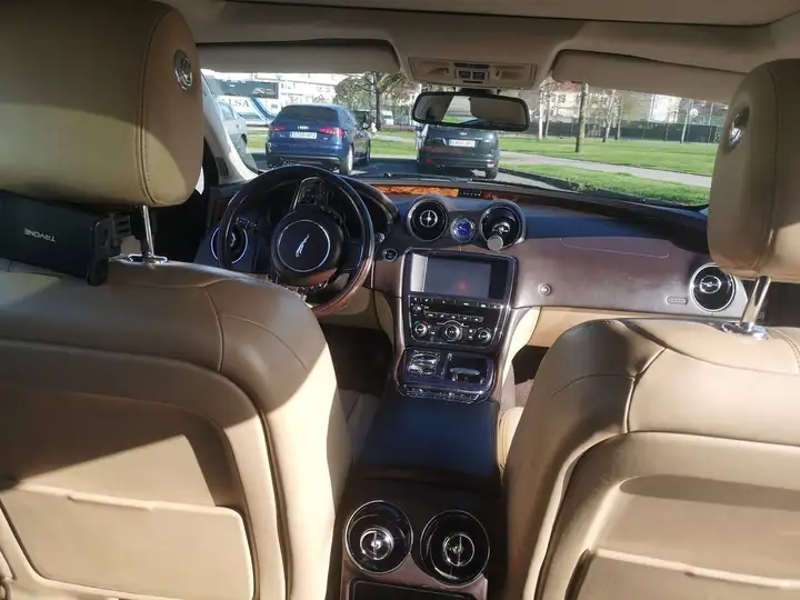 Jaguar XJ 3.0D LWB Premium Luxury 2010, foto 2