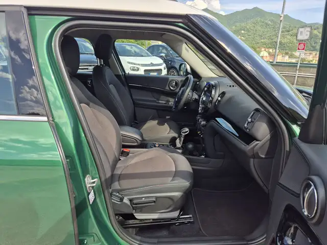 Mini Cooper Se view 9