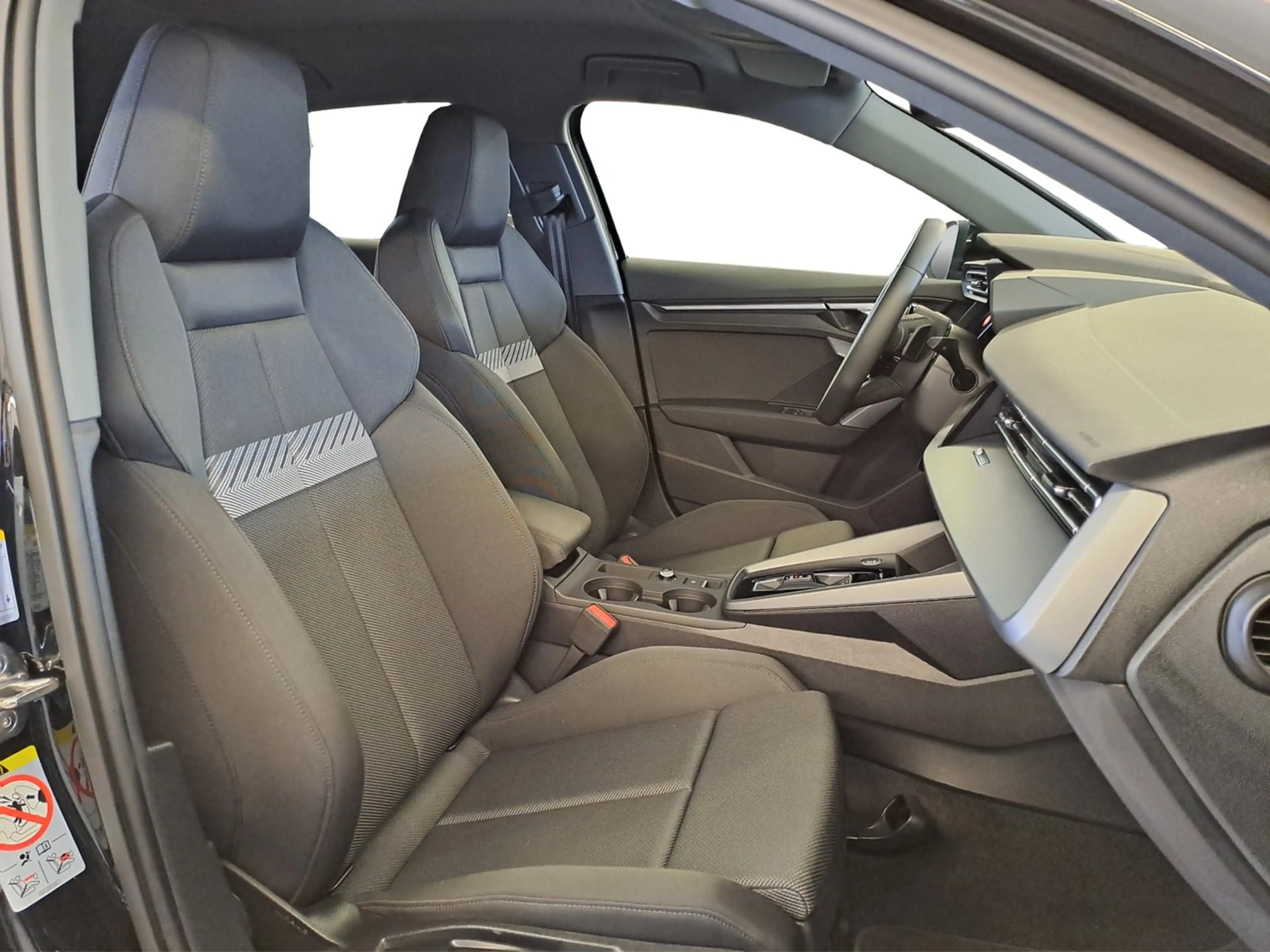 Audi A3 Sportback 35 TFSI S tronic S line, Navi, ACC — photo 6