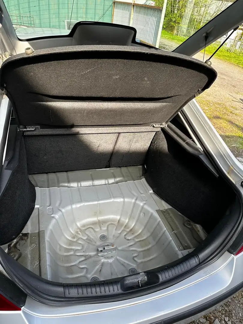 Ford Mondeo 1.8 Ambiente - 2
