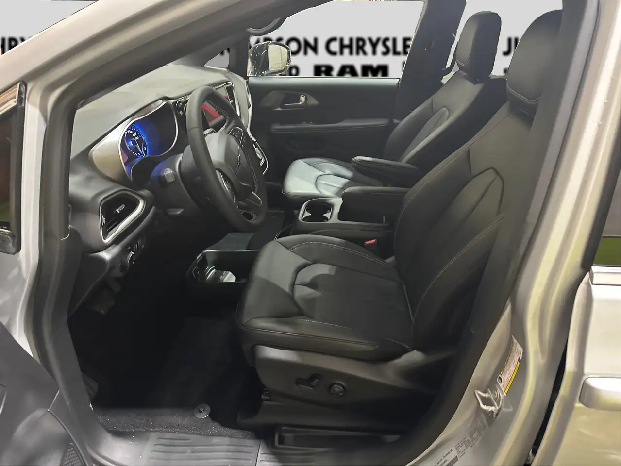 Chrysler Grand Caravan снимка Chrysler Grand Caravan
