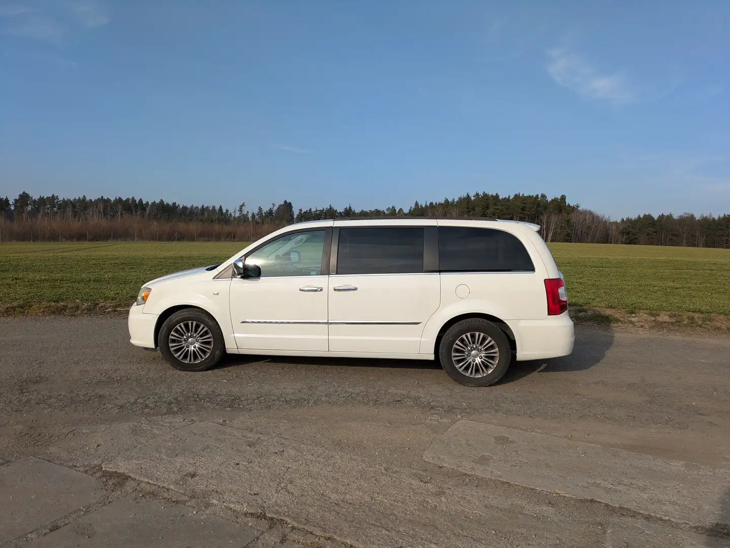 Chrysler Town & Country Alb - 1